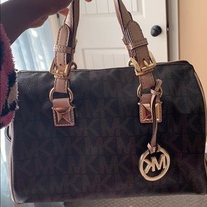 michael kors logo bag